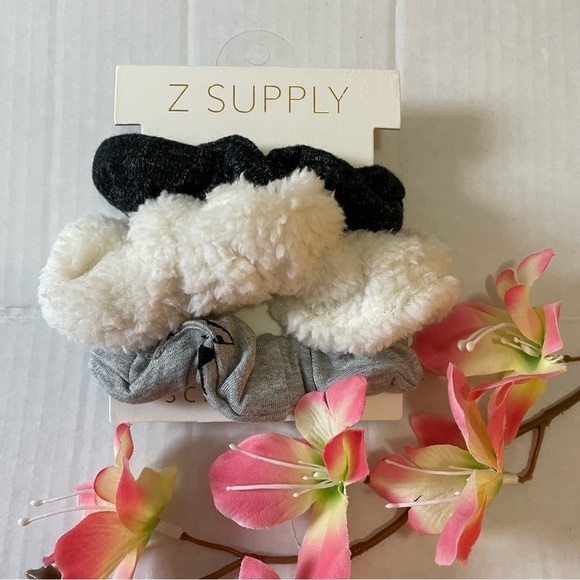 z Supply 3 Pk Multi-Color Scrunchies, Grayscale Mix - Picture 3 of 3